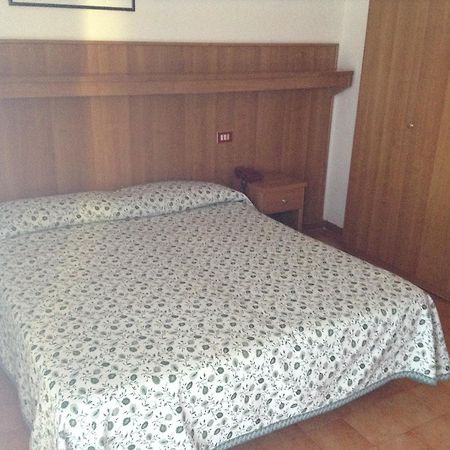 Hotel Helvetia ايراكليا ماري المظهر الخارجي الصورة